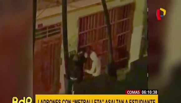 Asaltan con subfusil Uzi a estudiante en la puerta de su casa en Comas. (Video: Panamericana Televisión)