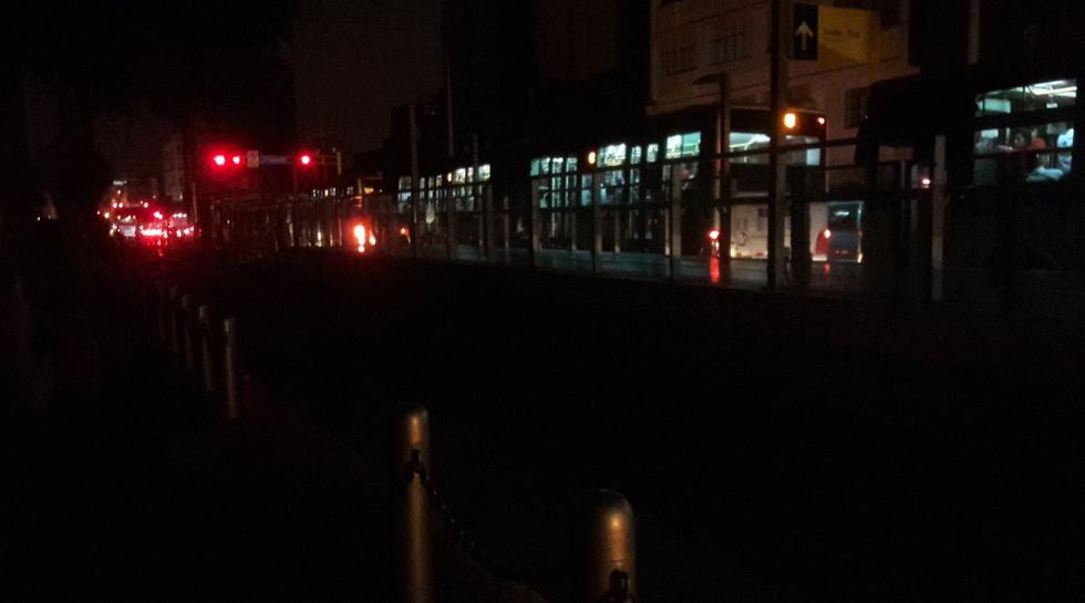 Apagón se registró en la estación Jirón de la Unión y se dio alrededor de las 8:30 de la noche. (Twiter/@chiolaro)