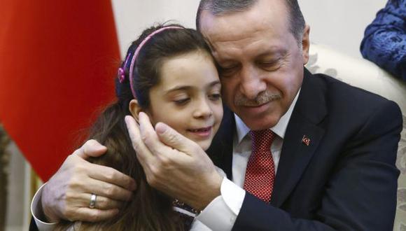 Bana Alabed agradeció al presidente de Turquía, Recep Tayyip Erdogan, el apoyo a los niños de Alepo. (EFE)