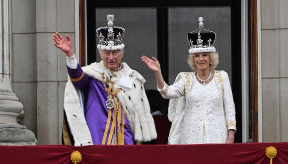 El rey británico Carlos III celebró su ascenso oficial al máximo trono de la familia real en la Abadía de Westminster.