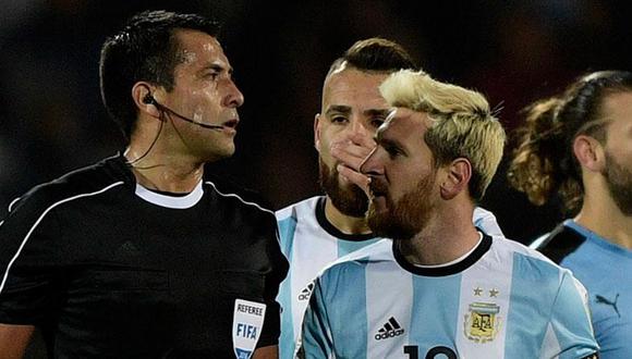 Julio Bascuñán fue parte de la polémica en el Argentina vs. Uruguay rumbo a Rusia 2018. (Foto: AFP)