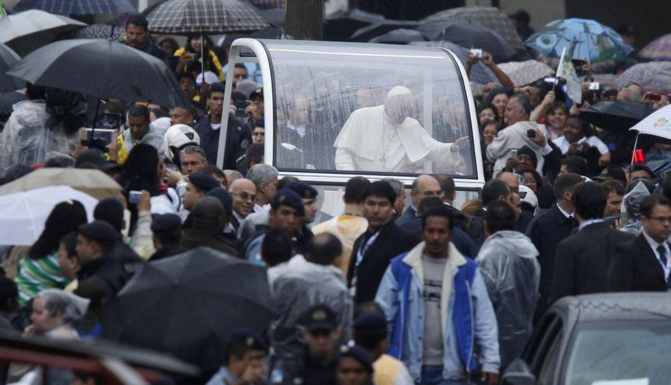 El Papa Francisco visitó hoy una favela de Río de Janeiro. (Reuters)