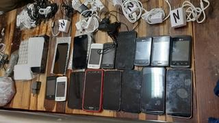 Tumbes: detienen a sujeto que intentó ingresar 14 celulares a penal