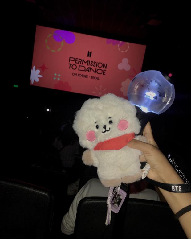 ARMY vivió el concierto de BTS en salas de cine. (Foto: @jinnam0119).