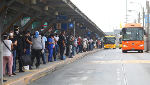 Largas colas en terminal del Metropolitano de Naranjal por estado de emergencia (FOTOS: GONZALO CÓRDOVA/GEC)