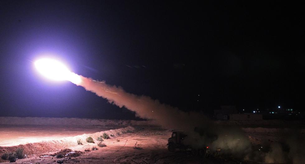 Imagen de un ataque con cohetes contra una base en Irak. (Foto referencial, AHMAD AL-RUBAYE / AFP).