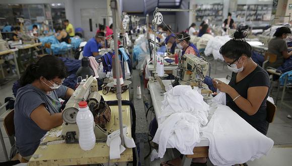 El sector textil-confecciones se encargará de producir indumentaria médica. (Foto: GEC)