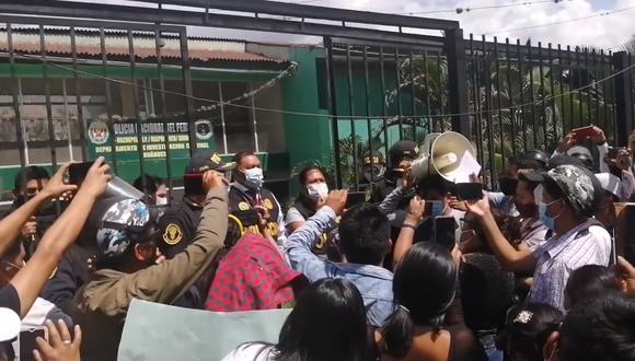 Manifestantes llegaron hasta instalaciones del Departamento de Investigación Criminal de Huánuco (Foto: GEC)