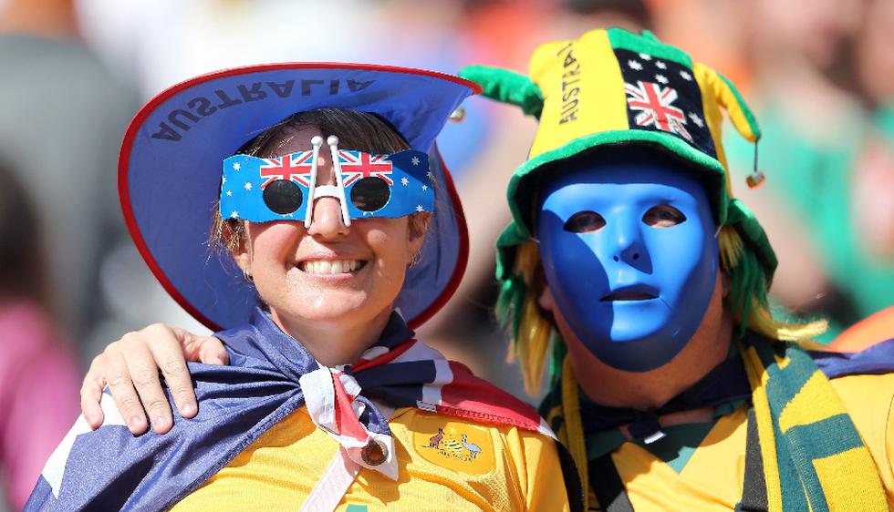 Hinchas australianos alentaron a su selección que chocó ante Holanda. (EFE)