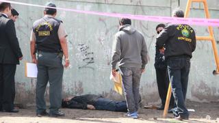 Arequipa: Hallan cadáver de hombre al lado de losa deportiva