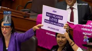 Congresistas tuvieron gesto en contra de la violencia sexual en el Día de la Mujer [VIDEO]
