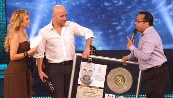 Gian Marco recibió un reconocimiento por haber vendido 50 mil copias de su último disco. (terra.com.pe)