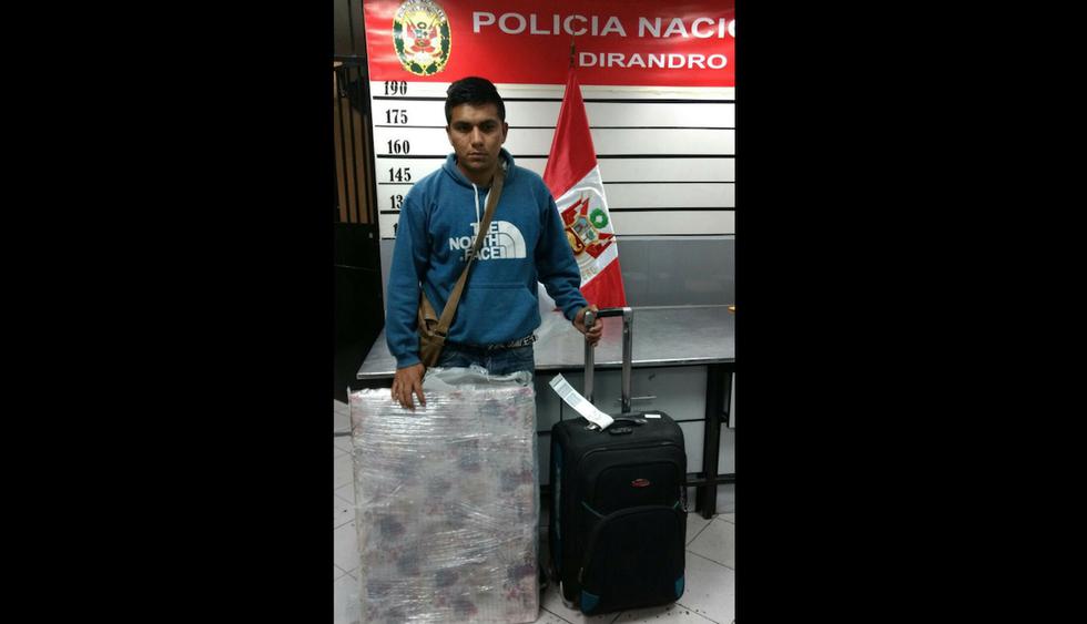 Juan Carlos Gonzáles Dávila (24) fue intervenido dentro de la sala de embarque del aeropuerto internacional Jorge Chávez. (Foto: Difusión PNP)&nbsp;