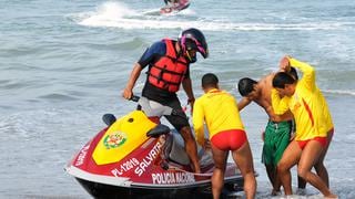 ¡A tener cuidado! Policía de Salvataje ha rescatado a 101 bañistas desde que inició el verano [FOTOS]