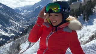 Thalía vuelve a esquiar luego de accidentarse hace 13 años en Estados Unidos | VIDEO
