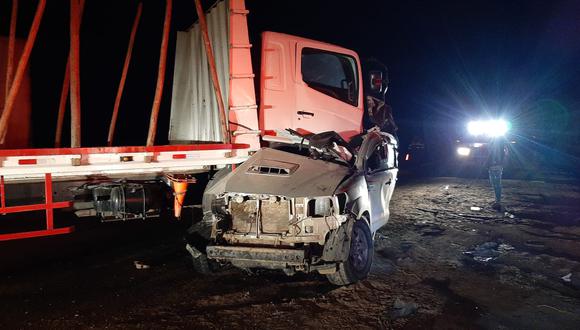 Lambayeque: Tráiler y camioneta terminan empotrados tras violento accidente (Foto: PNP)