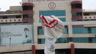Universitario denunció los actos en el estadio Monumental y anunció la reparación de la estatua de Lolo Fernández