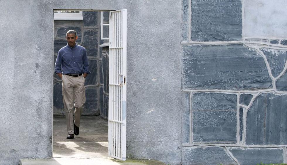 El presidente de EEUU, Barack Obama, visitó Robben Island, isla en la que está situada la antigua cárcel en la que Nelson Mandela y otros prisioneros políticos estuvieron presos durante el régimen del ‘apartheid’ en Sudáfrica. (AFP)