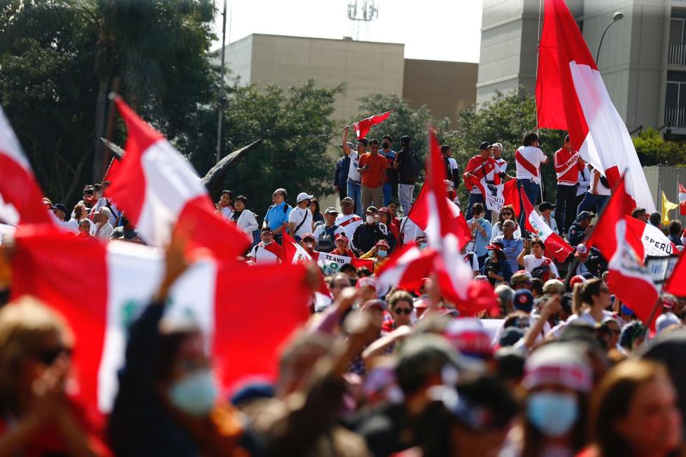 Movilización fue convocada por grupos políticos, asociaciones civiles, trabajadores, gremios, periodistas, entre otros. El punto de encuentro fue en el Paseo de Los Héroes Navales, en el Centro de Lima. (Foto: GEC)