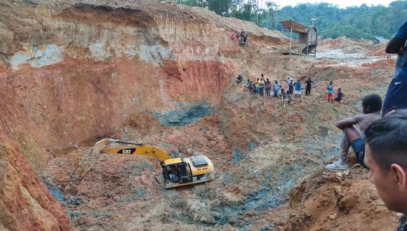 Un derrumbe registrado en una mina explotada de manera ilegal en la frontera de Ecuador con Colombia dejó cinco víctimas mortales. (Foto: @CeciliaAngulo0).