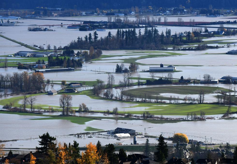 La búsqueda de sobrevivientes continuaba este jueves en el oeste de Canadá, afectado desde hace varios días por graves inundaciones y deslizamientos de tierra, mientras que cientos de personas fueron evacuadas de un área aislada por la crecida de las aguas. (Foto: Don MacKinnon / AFP)