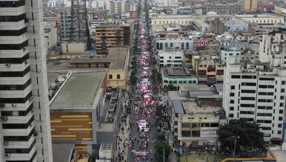 "En el mundo, la democracia ha sido declarada hace tiempo en recesión. En el Perú, quizás ya se encuentra en una depresión".