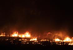 Más de 500 casas potencialmente arrasadas por incendio forestal en EEUU
