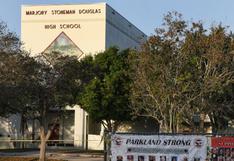 Arrestan por negligencia a policía apostado en masacrada escuela de Parkland