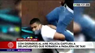 Barrios Altos: capturan a dos delincuentes que robaron el celular a pasajera de taxi