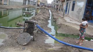 Piden declarar en emergencia a distrito de Lambayeque por colapso de desagües y basura