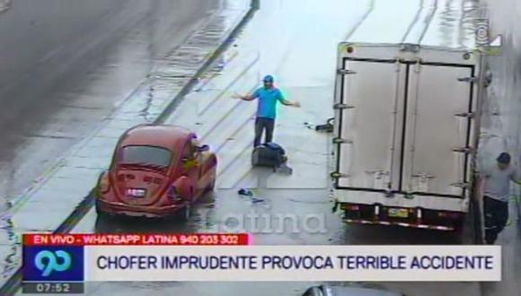 El motociclista identificado como Erick Neyra fue trasladado al hospital Santa Rosa. (Captura de TV)