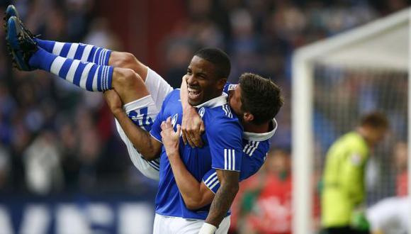 LO 'AMARRAN’. Schalke elevó la cotización de Jefferson Farfán a fin de retenerlo. (Reuters)