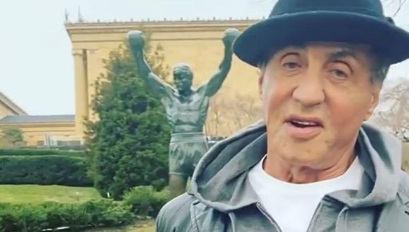 Sylvester Stallone sorprendió a todos con su visita a la estatua de Rocky en Filadelfia. (Foto: Captura)