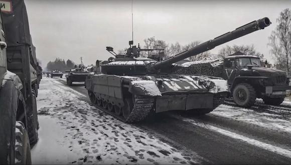 Vehículos militares y tanques de Rusia en la carretera cerca de Kiev, capital de Ucrania, el 7 de marzo de 2022. (EFE/EPA/SERVICIO DE PRENSA DEL MINISTERIO DE DEFENSA DE RUSIA).
