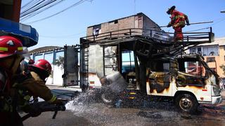 Camión de empresa que brinda servicios a Sedapal se incendió en Surquillo [VIDEO]