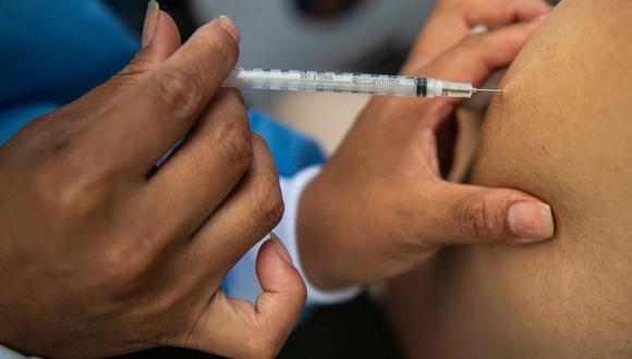 El programa Covax prevé distribuir vacunas contra el COVID-19 para el 20% de la población de cerca de 200 países y territorios este año. (Foto: AFP)