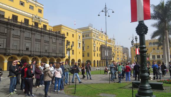 Turistas en Plaza de Armas. (USI)