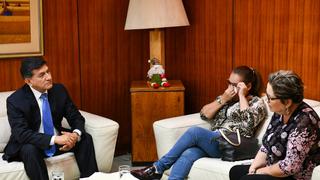Ministro del Interior se reúne con mujer que denunció a general de la PNP por agresión