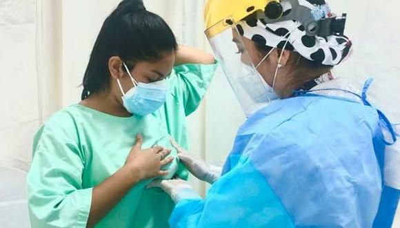Solo en el Perú, según un informe del Seguro Social de Salud (Essalud), se reportaron alrededor de 3.166 nuevos casos de cáncer de mama hasta finales del 2022. (Foto: ANDINA)