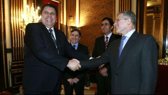 ¿Sabía algo? García y Marcos de Moura, en foto en Palacio de Gobierno durante gestión aprista. (SEPRES)