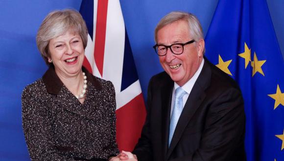 Theresa May visitó Bruselas para encontrarse con el presidente de la Comisión Europea (CE), Jean-Claude Juncker. (Foto: EFE)
