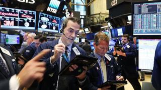 Wall Street abre con ganancias ante mayor optimismo de operadores