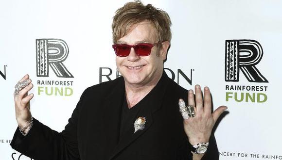 Elton John fue denunciado por acoso sexual.