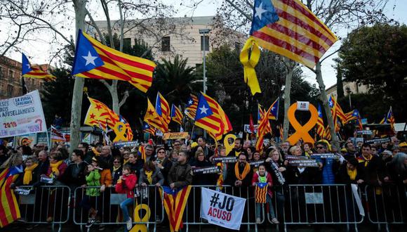 El ex vicepresidente catalán Carles Puigdemont y otros seis dirigentes soberanistas permanecen desde hace más de un año en el extranjero. (Foto: AFP)