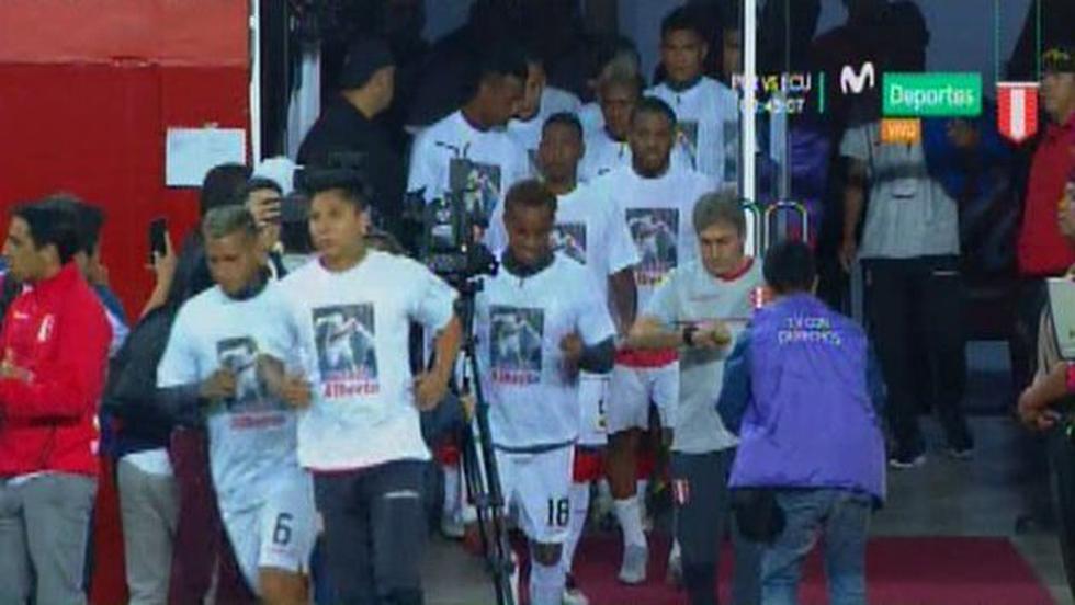 estos polos lucieron los jugadores de la selección peruana antes de enfrentar a Ecuador. (Movistar Deportes)