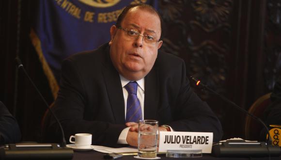 Julio Velarde anunció que se alistan medidas para reducir los créditos en dólares. (USI)