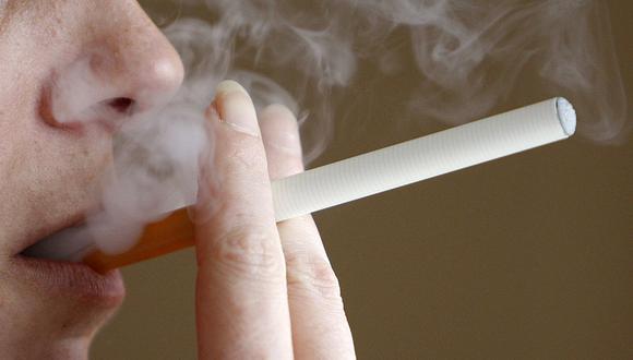Advierten que consumidores de cigarro pueden tener más riesgo ante el COVID-19. (Foto: Reuters)