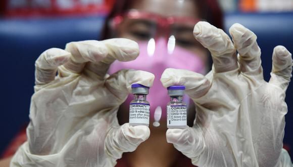 La empresa de ensayos clínicos Ventavia “falsificó datos” y “no hizo un seguimiento de los efectos secundarios”, según el artículo publicado. (Foto: Ted ALJIBE / AFP)