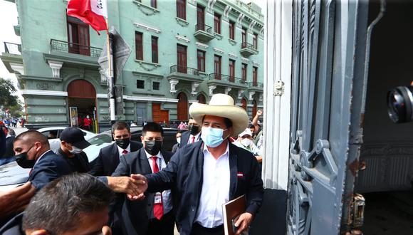 Pedro Castillo ingresando a su local de campaña en el Centro de Lima. (Foto: Alessandro Currarino / @photo.gec)