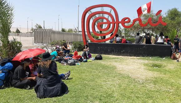 Luego de las conversaciones entre funcionarios del Cancillería chilena y las autoridades peruanas, más de 100 turistas chilenos que se encontraban varados en Tacna, fueron permitidos de regresar a su país, esta tarde (Foto: Ernesto Suárez)